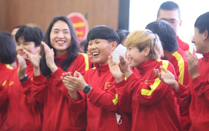 Tuyển nữ Việt Nam được thưởng dùng mỳ gói miễn phí 1 năm và xe máy 'xịn'