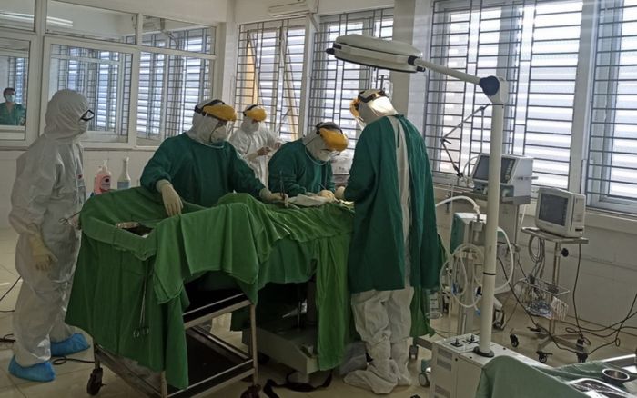 Bệnh nhân bị viêm ruột thừa mắc Covid-19 được cứu sống thành công