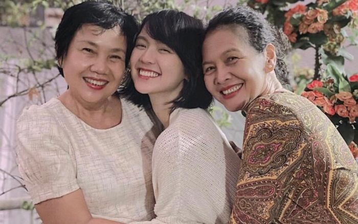 Hải Tú rạng rỡ bên mẹ, nhan sắc của phụ huynh khiến nhiều người ngỡ ngàng