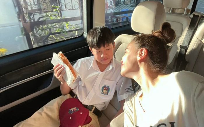 Hồ Ngọc Hà - Cường Đô La bị soi cùng đưa Subeo đến trường