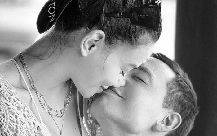 Kim Lý 'khóa môi' Hà Hồ cực mặn nồng, nhắn nhủ lời yêu thương nhân dịp Valentine