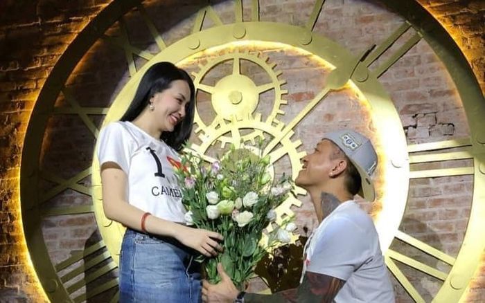 Thể hiện tình cảm nhân dịp 14/2, Tuấn Hưng được bà xã tặng quà khủng