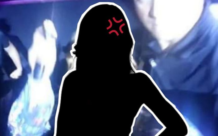 Nữ ca sĩ nổi tiếng nhưng 'yang hồ': Cầm micro đập thẳng vào đầu khán giả lại còn biểu cảm đầy hả hê