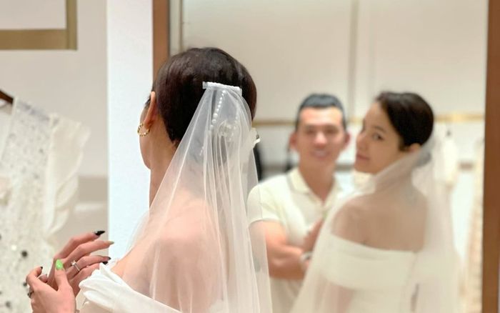 Phương Trinh Jolie hé lộ hình mặc váy cưới, Lý Bình không giấu nổi vui mừng