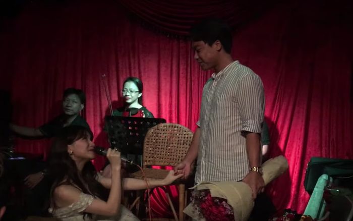 Từng chủ động quỳ gối cầu hôn chồng thiếu gia, Hòa Minzy 'quay xe' khẳng định chưa từng làm điều này!