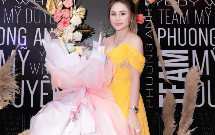 Chân dung nữ CEO - Phương Anh nổi đình đám trên facebook nhờ kinh doanh mỹ phẩm thành công