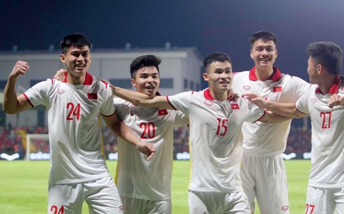 Tiếp nối cảm hứng thắng Trung Quốc, U23 Việt Nam đè bẹp Singapore 7-0!