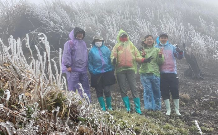 Mưa rét bao phủ miền Bắc, đỉnh Mẫu Sơn (Lạng Sơn) âm 0,4 độ C, Lào Cai, Cao Bằng tuyết đông kết