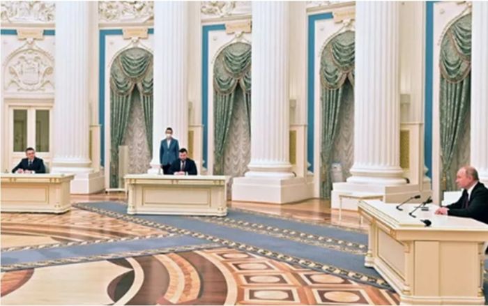 Giá dầu nhảy vọt, chứng khoán lao dốc sau động thái của Tổng thống Putin