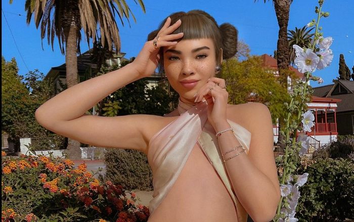 Người mẫu 'phake' có cuộc sống xa hoa, yêu đương chân thực như người thật!