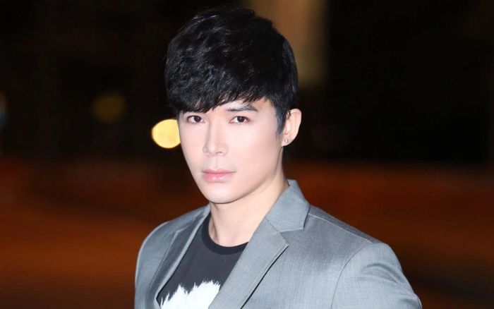 Nathan Lee tiếp tục 'mỉa mai' Cao Thái Sơn sau màn công khai hẹn hò với Angela Phương Trinh