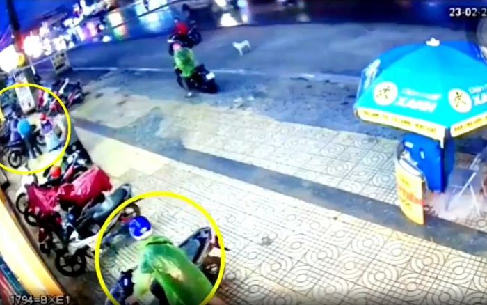 Clip: Lại thêm vụ dàn cảnh trộm xe máy táo tợn, toàn bộ hành vi chỉ diễn ra trong chưa đầy 20 giây