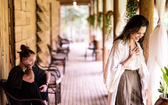 Angelina Jolie bất ngờ xuất hiện tại Campuchia cùng con gái ruột