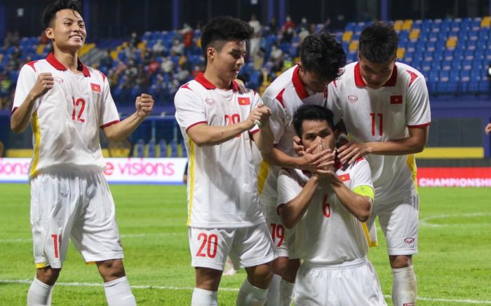 U23 Việt Nam có 17 cầu thủ đấu Thái Lan: Tại sao 4 trường hợp âm tính vẫn bị loại?