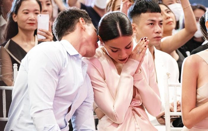 Hồ Ngọc Hà sánh đôi với Kim Lý trong khoảnh khắc mới nhất: Tình bể bình như vợ chồng son