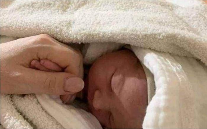 Sản phụ chuyển dạ sinh con khi trú ẩn dưới ga tàu điện ngầm giữa căng thẳng Ukraine - Nga