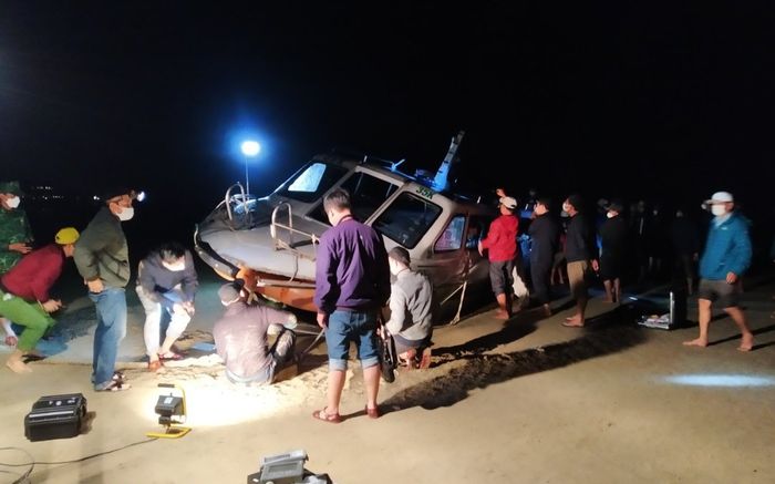 Vụ chìm tàu ở biển Cửa Đại: Tìm thấy thi thể bé gái 3 tuổi trong khoang, còn 1 cháu vẫn đang mất tích