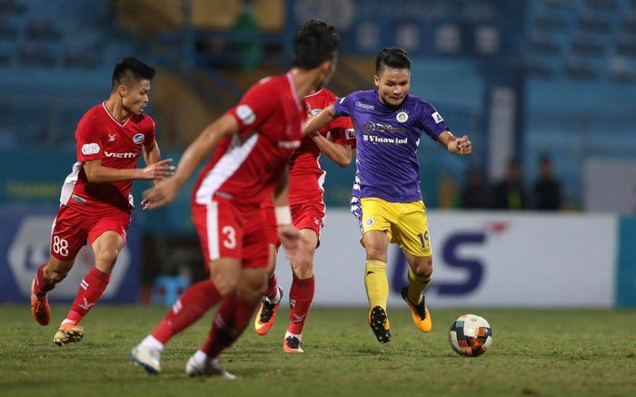 Derby Thủ đô bị hoãn, đội bóng của bầu Hiển vẫn chưa thể khoe sức mạnh
