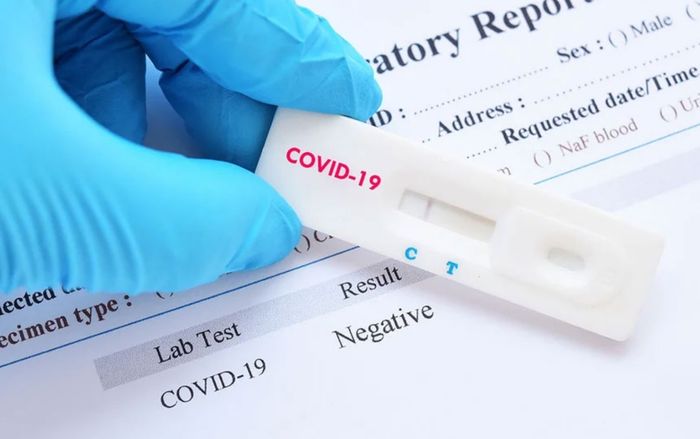Chuyên gia lý giải việc tiếp xúc với F0, có biểu hiện ho, sốt nhưng test vẫn âm tính