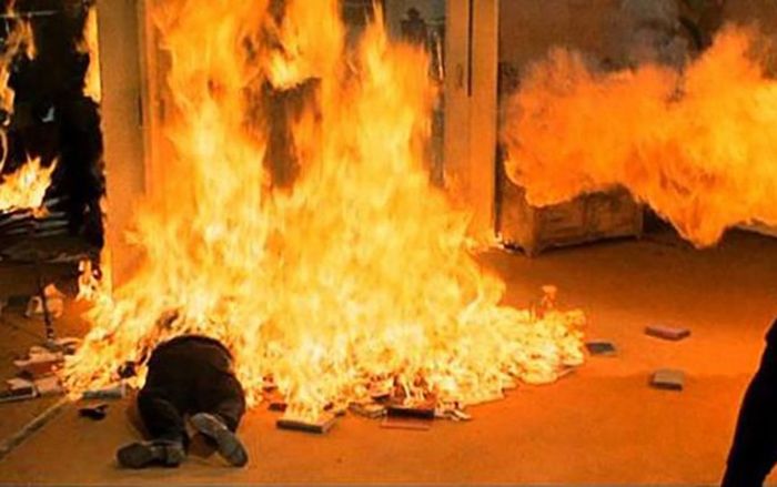 Nam thanh niên tẩm xăng tự thiêu giữa nghĩa địa mà chưa rõ nguyên do