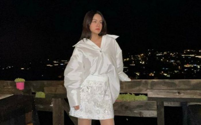 Giữa nghi vấn mang thai với trai trẻ, Phạm Quỳnh Anh dùng 'bảo bối' này giấu nhẹm bụng bầu