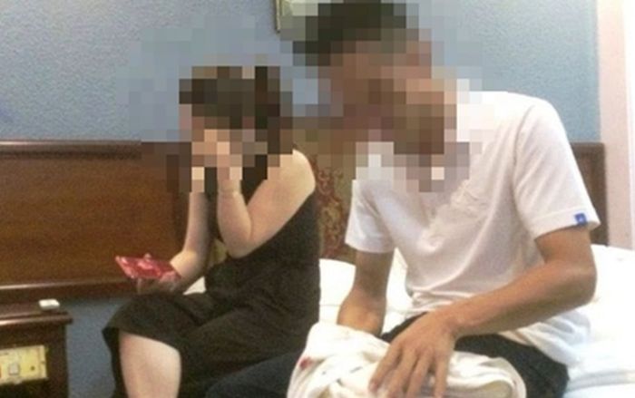 Cô giáo chủ nhiệm quan hệ bất chính với phụ huynh dẫn đến có con, bị nhắc nhở vẫn âm thầm qua lại