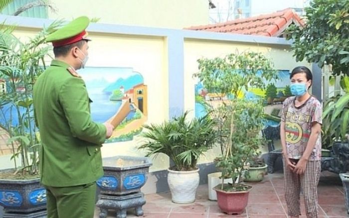 Cặp vợ chồng là F0, F1 nhưng vẫn đi giao dịch mua bán xe máy bị phạt 25 triệu đồng