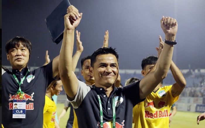 SLNA - HAGL: Chờ Kiatisuk tặng quà cho bầu Đức