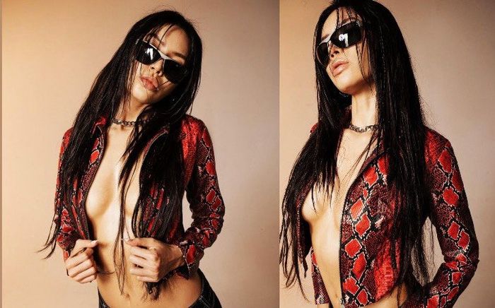 Trước khi 'nhập ngũ', đồng chí Minh Tú đã chụp bộ ảnh gái hư quên nội y táo bạo thế này đây