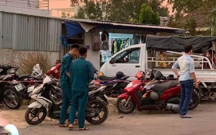 Một thanh niên nghi ngáo đá đâm 4 người trong một gia đình trọng thương