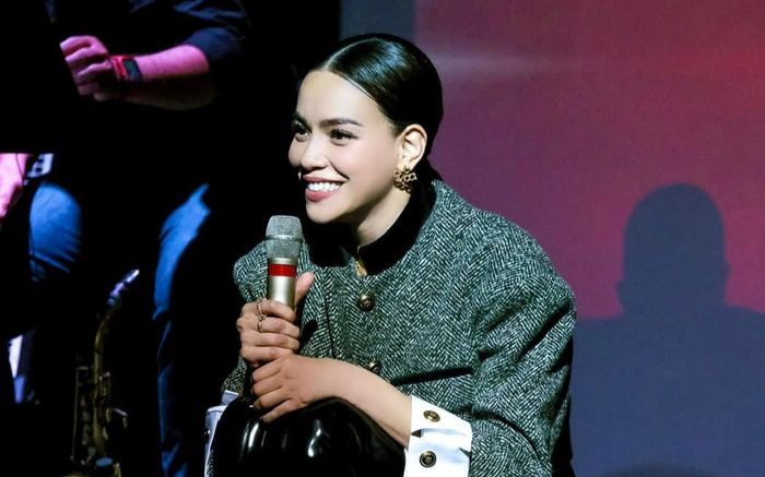 Hóa ra đây là lí do khiến Hồ Ngọc Hà quay trở lại hát phòng trà sau hơn 2 năm