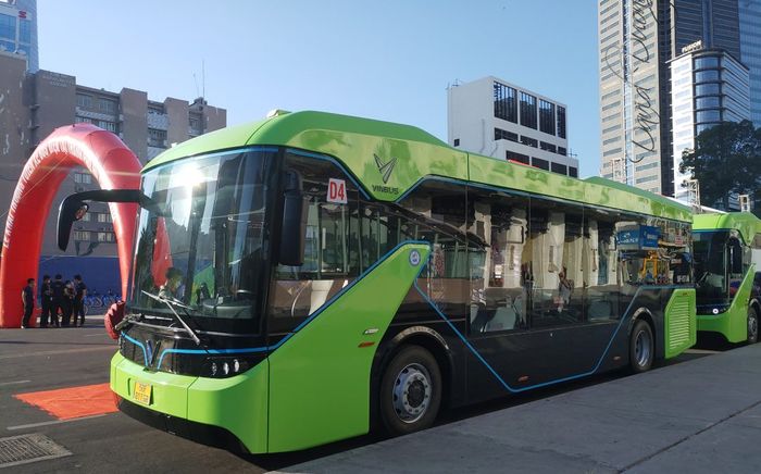 Sáng nay, TP.HCM có xe buýt điện đầu tiên