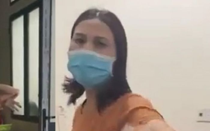Nữ nhân viên y tế chửi người dân đến xin test nhanh 'Mi đừng có mất dạy', trưởng trạm lên tiếng?