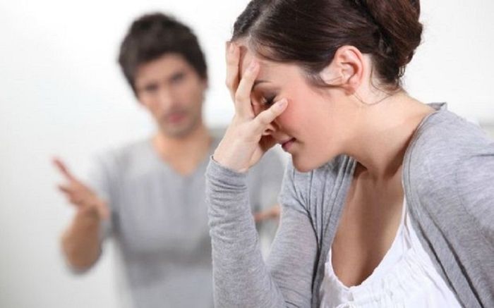 Vợ chê nghèo đòi ly hôn, 5 năm sau chồng lái xế xịn đến để 'dằn mặt' vợ cũ nhưng lại nhận tin 'chấn động'