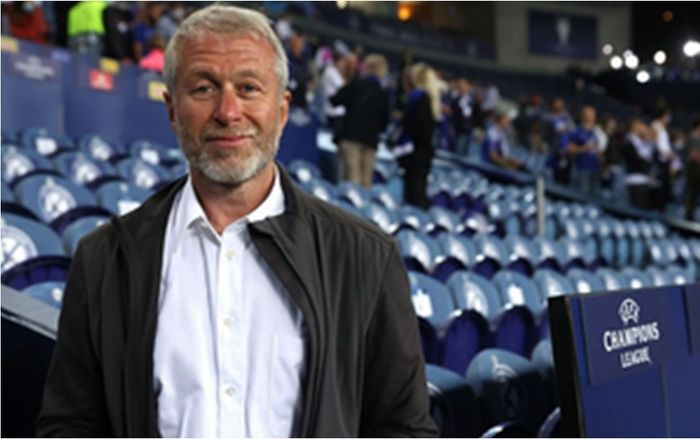 Anh phong tỏa tài sản của tỷ phú Roman Abramovich, cấm Chelsea chuyển nhượng