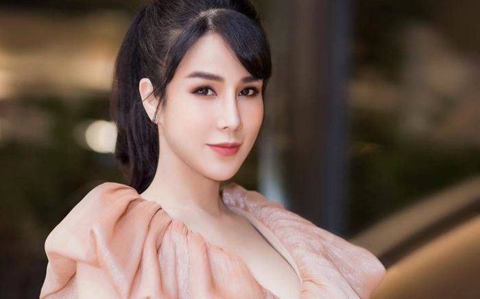 Diệp Lâm Anh 'dở khóc dở cười' khi nhắc đến 'trà xanh', 'cắm sừng'