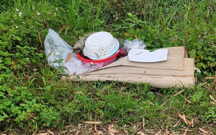 Tá hỏa phát hiện thi thể nam giới với con dao đang găm vào bụng