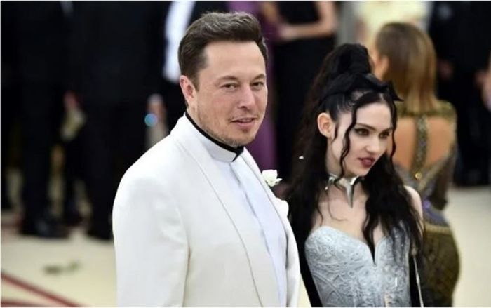 Elon Musk quay lại với bạn gái cũ, cùng đón con thứ 2 với cái tên độc lạ