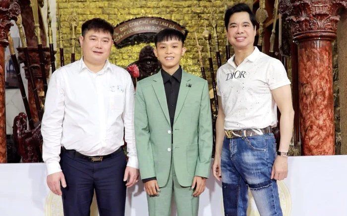 Vừa đỡ đầu cho Hồ Văn Cường, bầu Thụy liền nhận được tin vui, Ngọc Sơn nghe xong liền gửi lời chúc