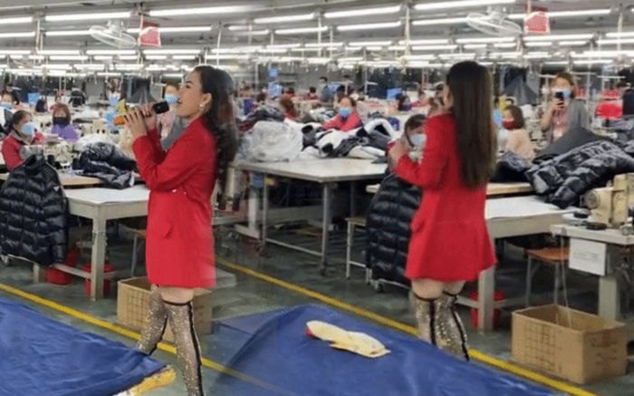 Dân mạng 'than trời' khi một nữ ca sĩ chạy show ở... xưởng may