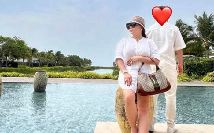 Lê Giang phát 'cẩu lương' bên trai trẻ, danh tính 'nửa kia' hóa ra lại là người quen