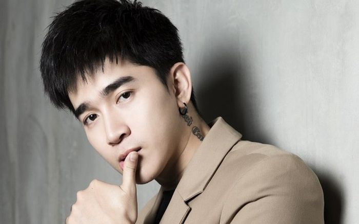 Chi Dân 'cưỡng hôn' một sao nữ, cư dân mạng tích cực đẩy thuyền