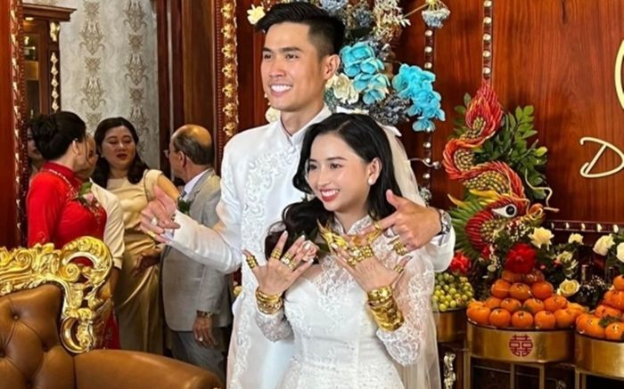 Gia thế 'khủng' của cô dâu Sóc Trăng đeo vàng trĩu cổ, nhận hồi môn 10 tỷ tiền mặt và xe BMW 3 tỷ
