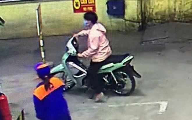 Clip: Nam thanh niên quỵt tiền xăng thản nhiên phóng xe chạy thẳng, nữ nhân viên đuổi theo đầy bất lực