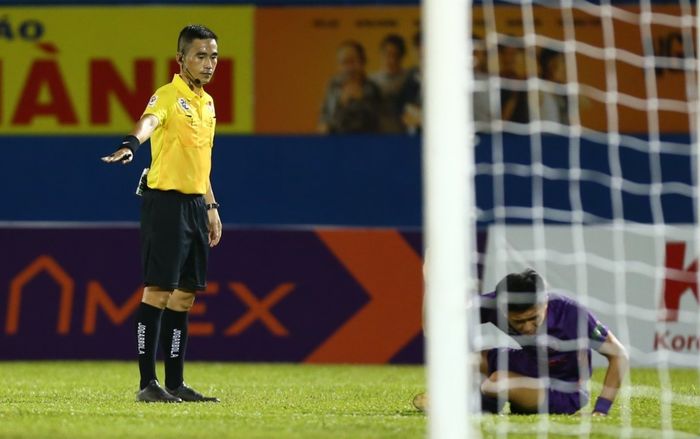 Ông Dương Văn Hiền: Trọng tài và trợ lý sai nghiêm trọng khi bắt Hải Phòng quả phạt đền!