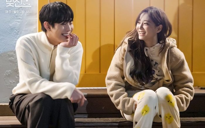 Hẹn Hò Chốn Công Sở: Ahn Hyo Seop ở ngoài đời có phải là người thích tự luyến, lạnh lùng?