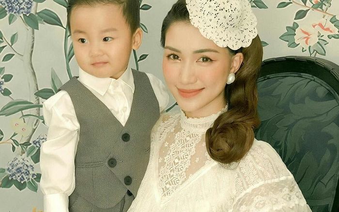 Hòa Minzy đưa con trai đi du lịch sau chuỗi ngày chia tay sóng gió