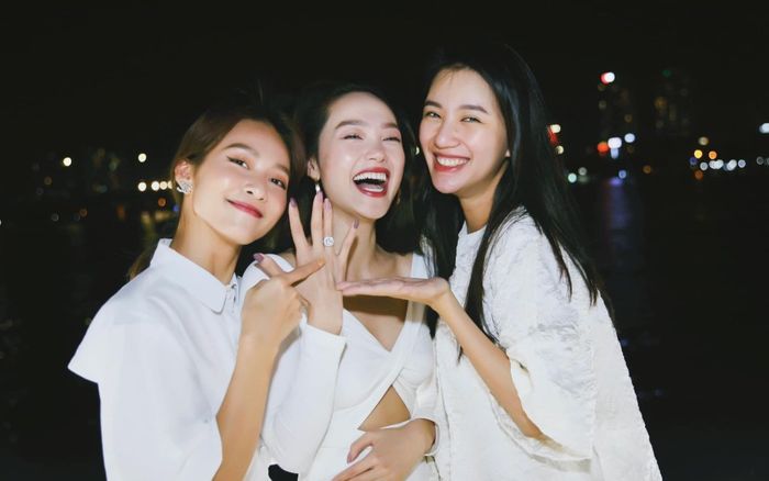 Khả Ngân lần đầu kể chuyện tham gia tổ chức lễ cầu hôn cho Minh Hằng, biểu cảm còn hớn hở hơn 'chính chủ'