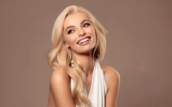 Thành tích học tập đáng nể của tân Hoa hậu đăng quang Miss World 2021