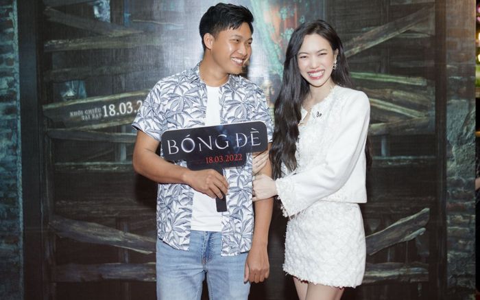 Diệu Nhi ngại ngùng, không dám chụp hình với Mũi Trưởng Long ngay tại sự kiện vì sợ tưởng là... người yêu